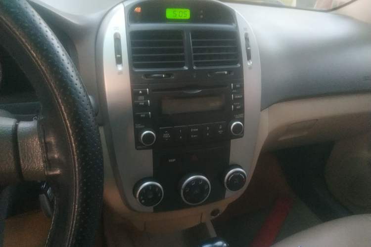 Used Kia Cerato 2010 1.6 AT GL Audio And AC Panel