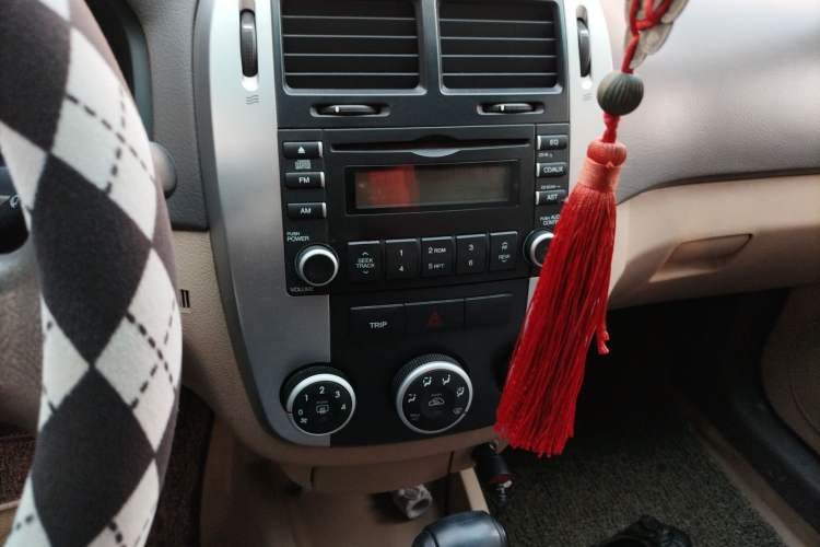 Used Kia Cerato 2010 1.6 AT GL Audio And AC Panel