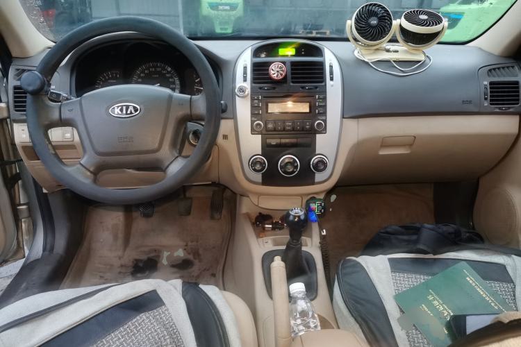 Used Kia Cerato 2010 1.6L MT GL Center Console