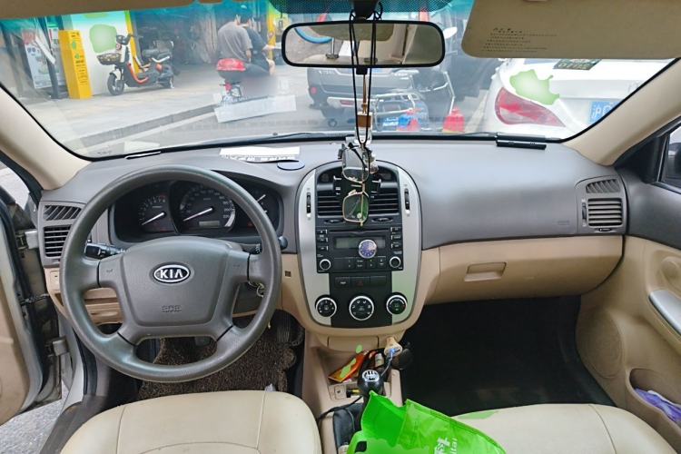 Used Kia Cerato 2010 1.6L MT GL Center Console