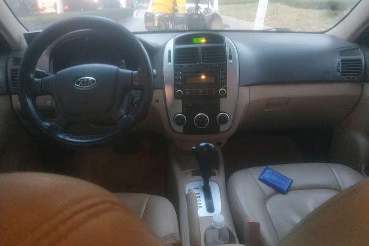 Used Kia Cerato 2010 1.6 AT GL Center Console