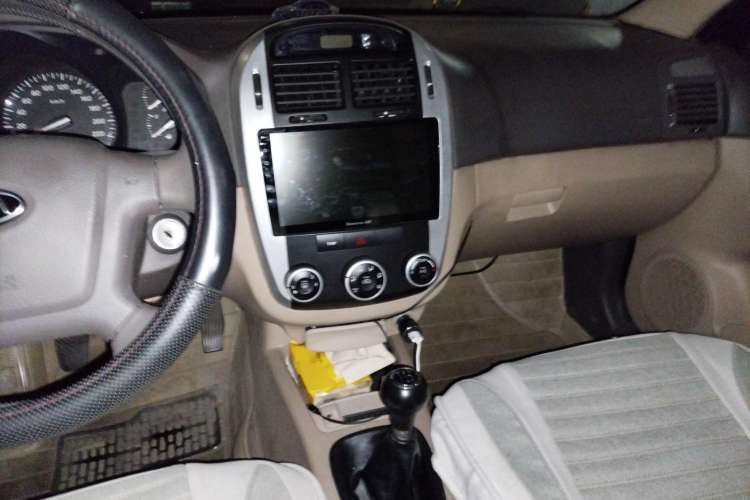 Used Kia Cerato 2010 1.6L MT GL Center Console