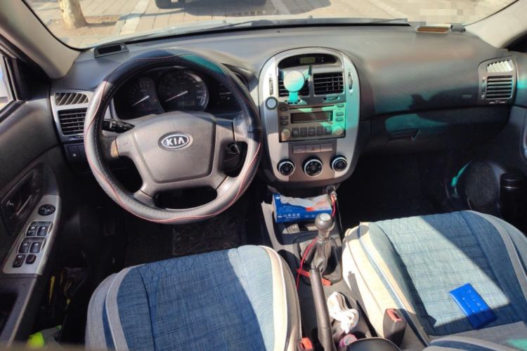 Used Kia Cerato 2010 1.6L MT GL Center Console