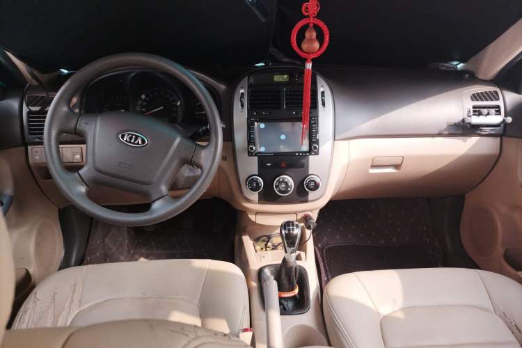 Used Kia Cerato 2010 1.6L MT GL Center Console