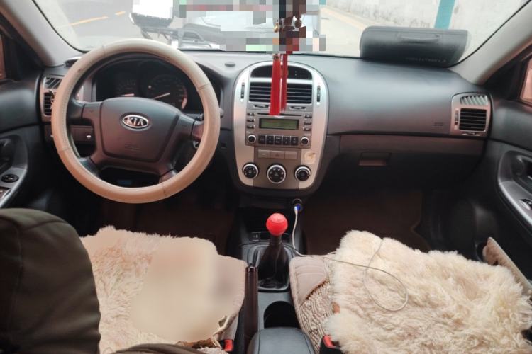 Used Kia Cerato 2010 1.6L MT GL Center Console