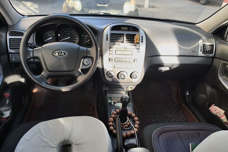 Used Kia Cerato 2010 1.6L MT GL Center Console