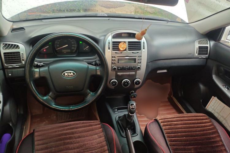 Used Kia Cerato 2010 1.6L MT GL Center Console