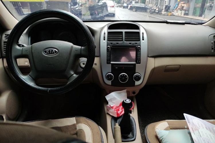 Used Kia Cerato 2012 1.6L MT GL Center Console