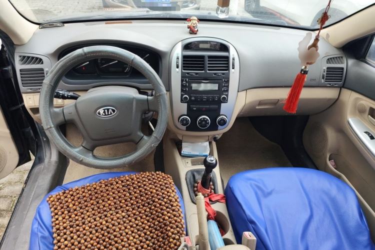 Used Kia Cerato 2012 1.6L MT GL Center Console