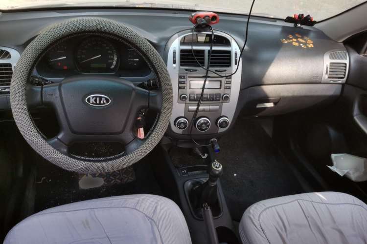Used Kia Cerato 2012 1.6L MT GL Center Console