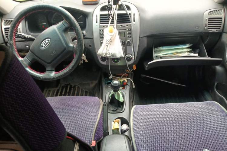 Used Kia Cerato 2012 1.6L MT GL Center Console