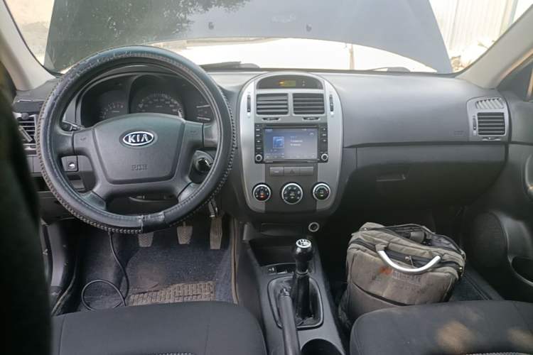 Used Kia Cerato 2012 1.6L MT GL Center Console