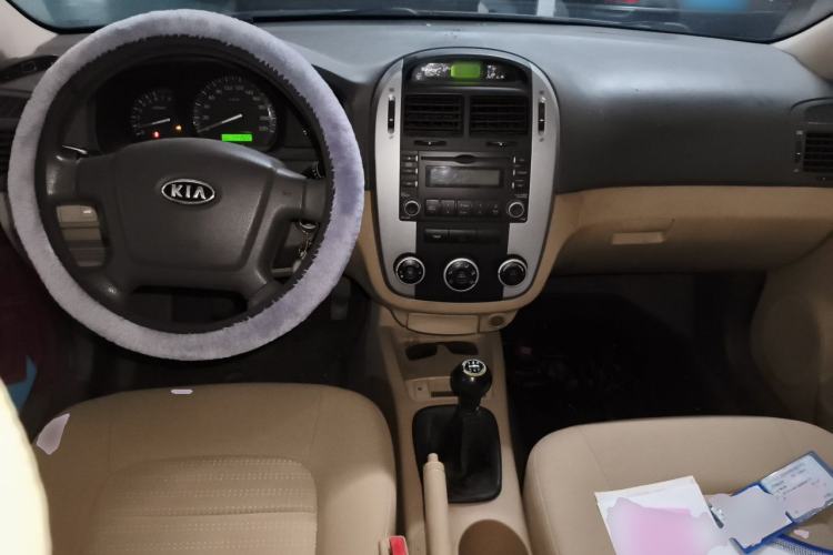 Used Kia Cerato 2012 1.6L MT GL Center Console