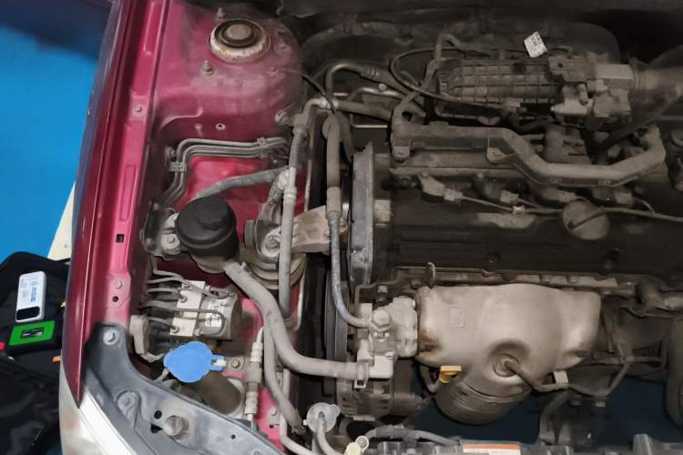 Used Kia Cerato 2012 1.6L MT GL Engine Bay Right