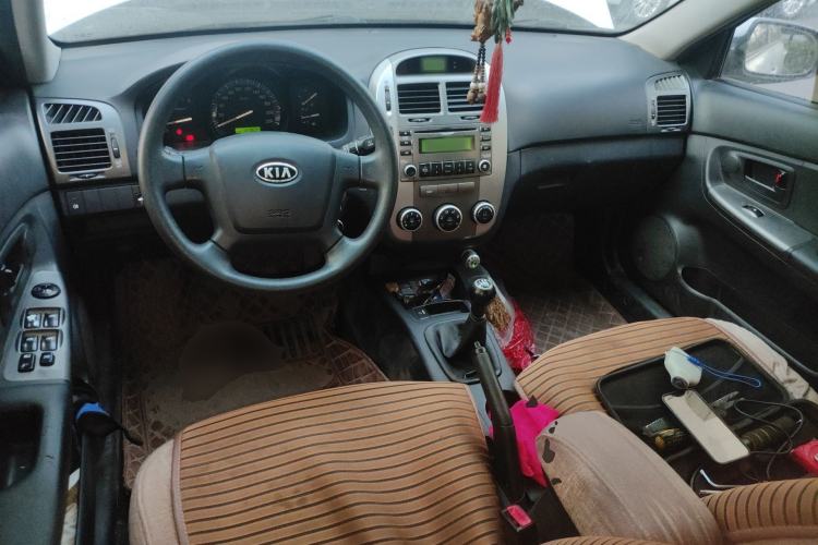 Used Kia Cerato 2012 1.6L MT GL Center Console