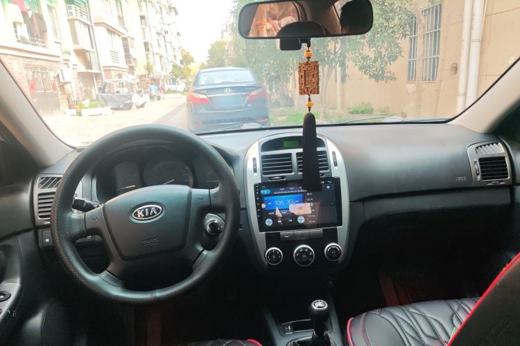 Used Kia Cerato 2012 1.6L MT GL Center Console