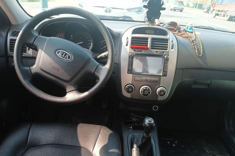 Used Kia Cerato 2012 1.6L MT GL Center Console