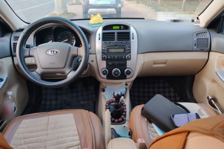 Used Kia Cerato 2012 1.6L MT GL Center Console