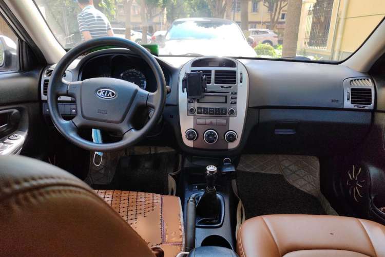Used Kia Cerato 2012 1.6L MT GL Center Console