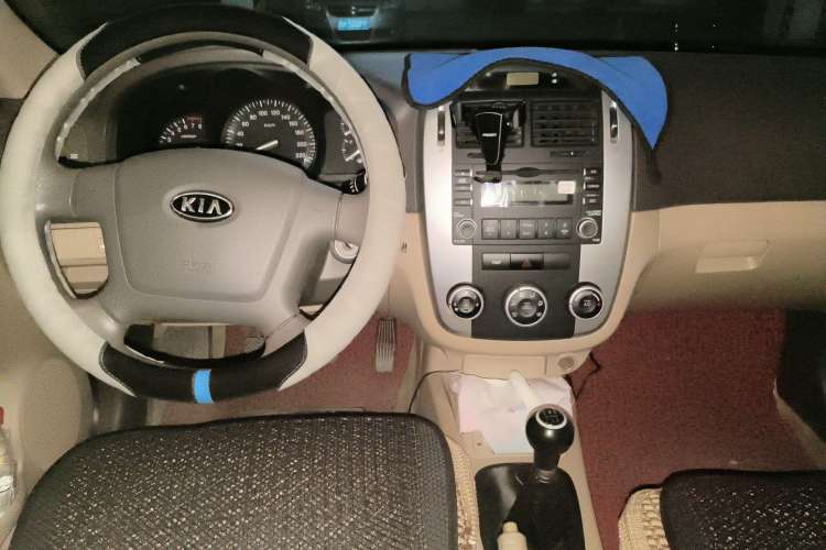 Used Kia Cerato 2012 1.6L MT GL Center Console