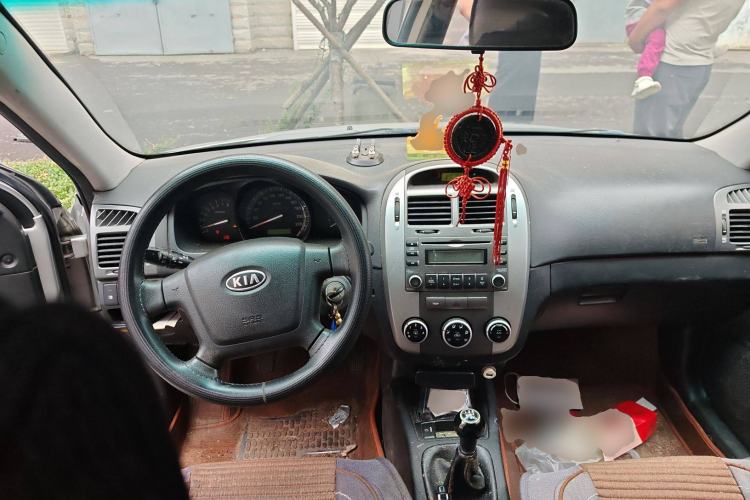 Used Kia Cerato 2012 1.6L MT GL Center Console