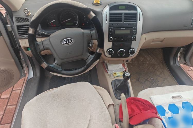 Used Kia Cerato 2012 1.6L MT GL Center Console