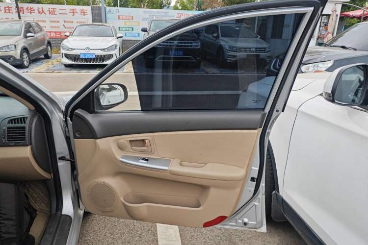 Used Kia Cerato 2012 1.6L MT GL Interior 5