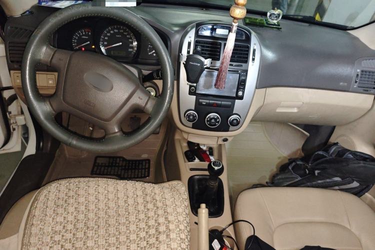 Used Kia Cerato 2012 1.6L MT GL Center Console