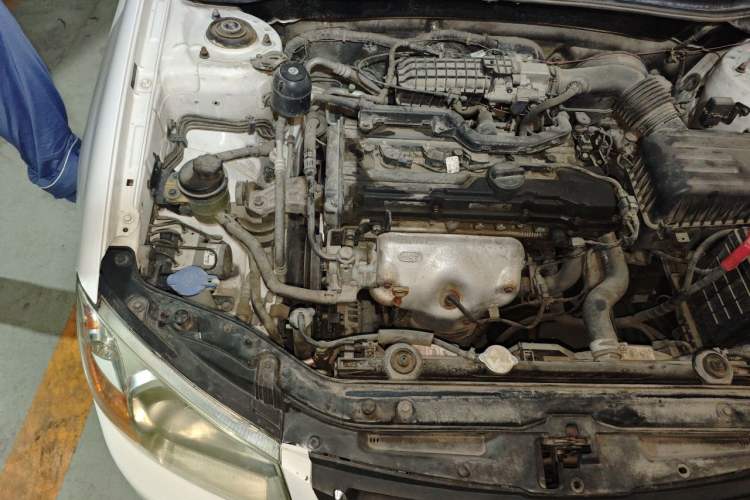 Used Kia Cerato 2012 1.6L MT GL Engine Bay Right