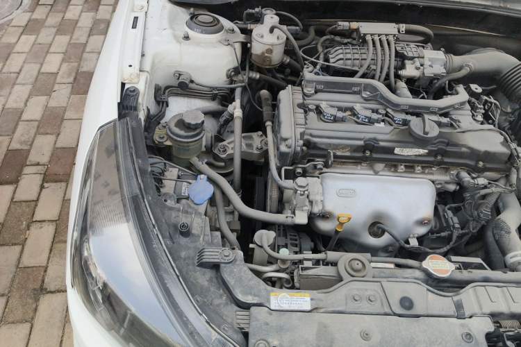 Used Kia Cerato 2012 1.6L MT GL Engine Bay Right