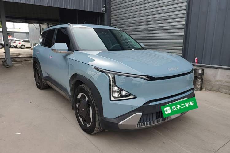 Used Kia EV5 2024 530 Land Front Right 45 Deg