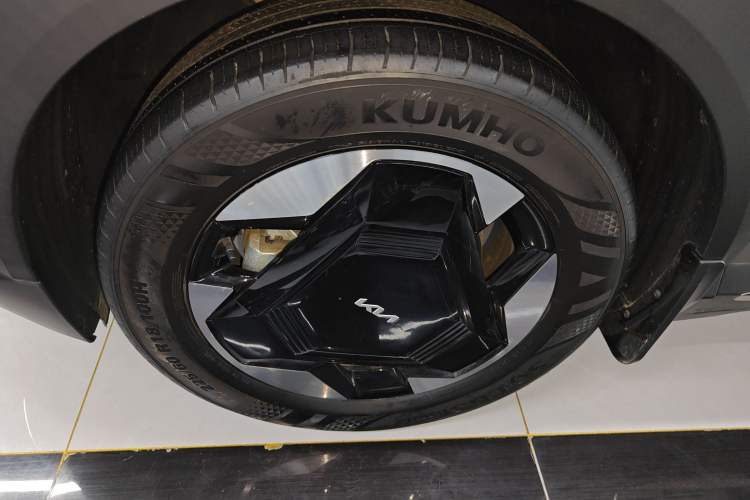 Used Kia EV5 2024 530 Light Left Front Wheel Hub