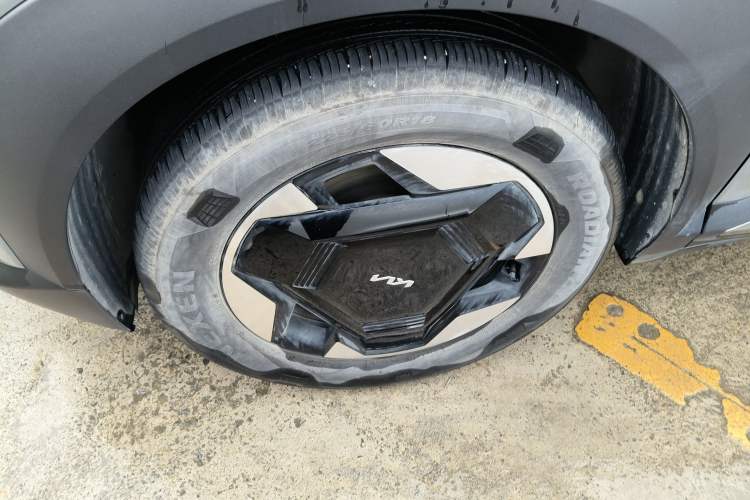 Used Kia EV5 2024 530 Light Left Front Wheel Hub