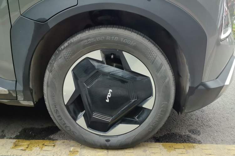 Used Kia EV5 2024 530 Air Right Front Wheel Hub