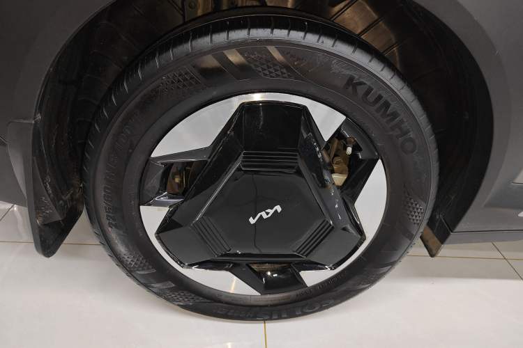 Used Kia EV5 2024 530 Light Right Rear Wheel Hub