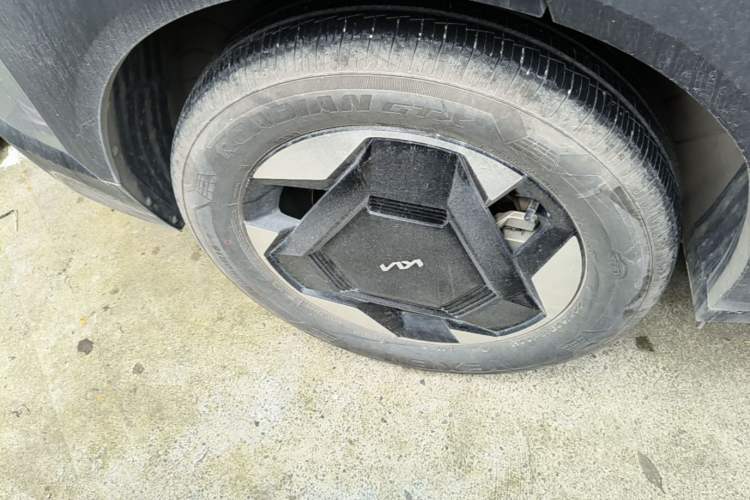 Used Kia EV5 2024 530 Light Right Rear Wheel Hub