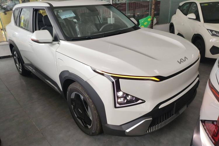 Used Kia EV5 2024 530 Air Front Right 45 Deg