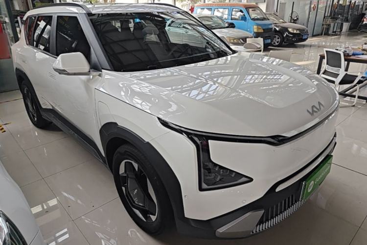 Used Kia EV5 2024 530 Land Front Right 45 Deg