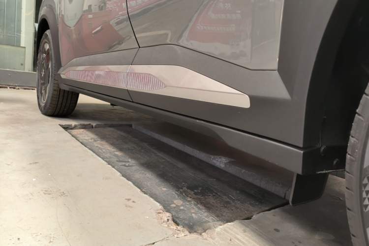 Used Kia EV5 2025 530 Air Left Side Sill
