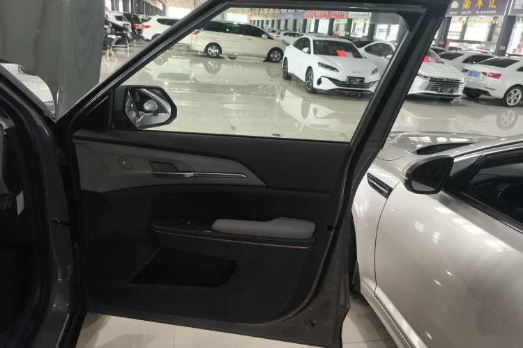 Used Kia EV5 2025 530 Air Right Front Door Interior