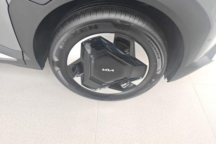 Used Kia EV5 2025 530 Land Right Front Wheel Hub