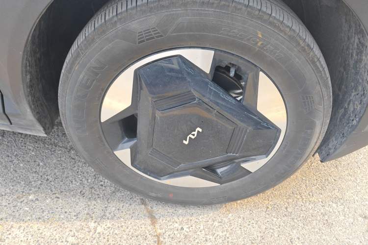 Used Kia EV5 2025 530 Air Right Front Wheel Hub