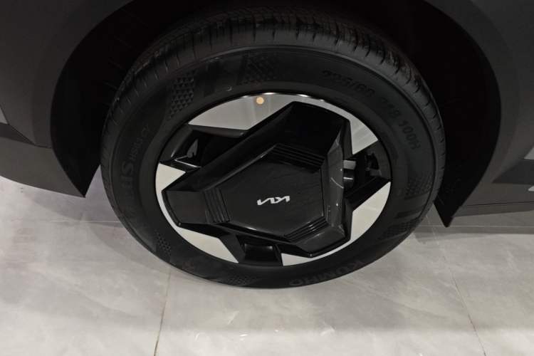 Used Kia EV5 2025 530 Air Right Rear Wheel Hub