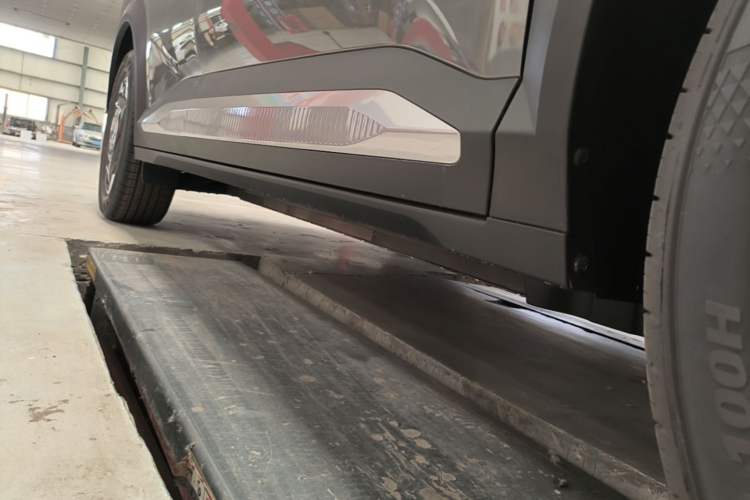 Used Kia EV5 2025 530 Air Right Side Sill