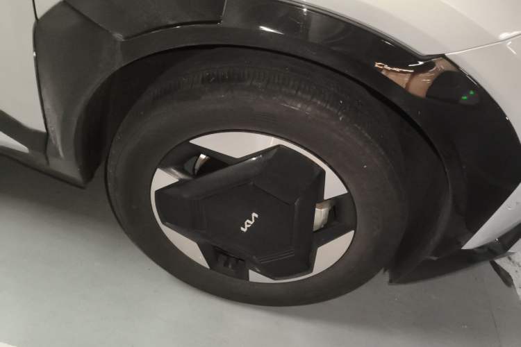 Used Kia EV5 2025 720 Wave Right Front Wheel Hub