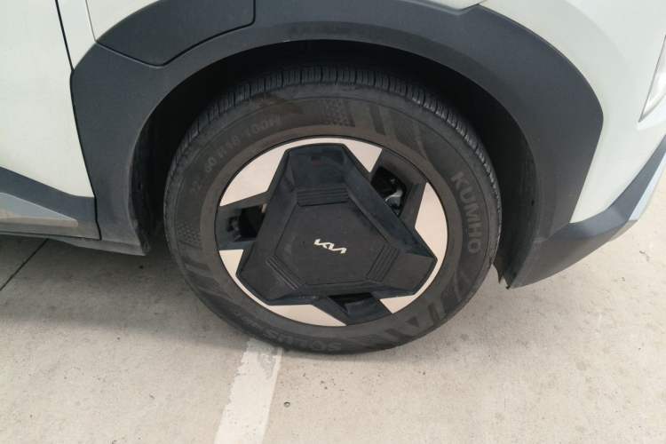 Used Kia EV5 2025 530 Light Right Front Wheel Hub