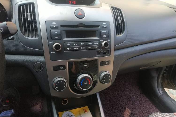 Used Kia Forte 2009 1.6L AT GL Audio And AC Panel