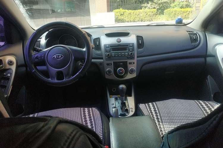 Used Kia Forte 2009 1.6L AT GL Center Console