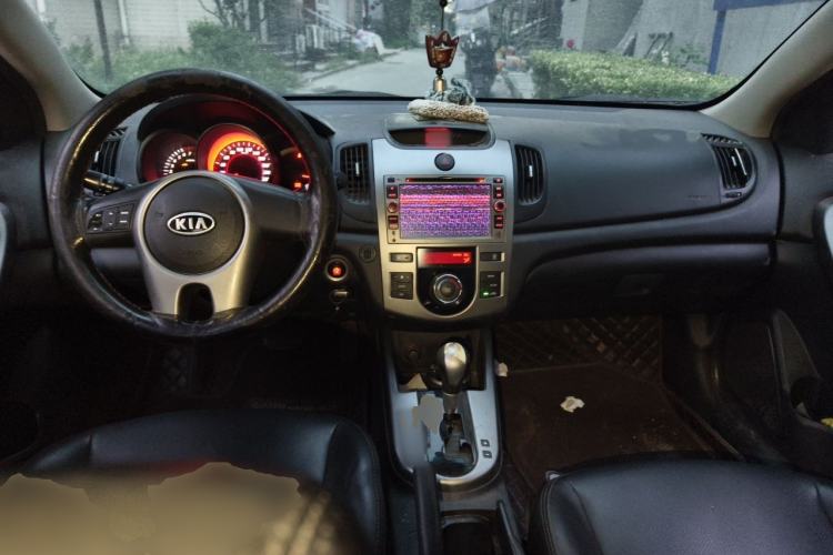 Used Kia Forte 2009 1.6L AT Premium Center Console