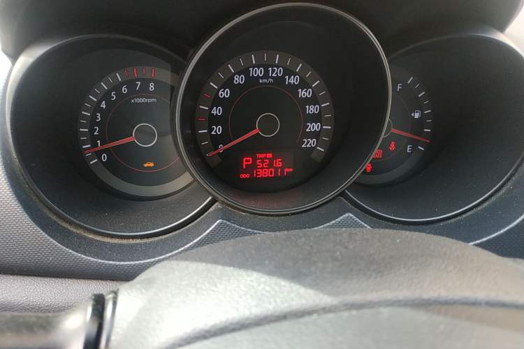 Used Kia Forte 2009 1.6L AT GL Odometer Close Up
